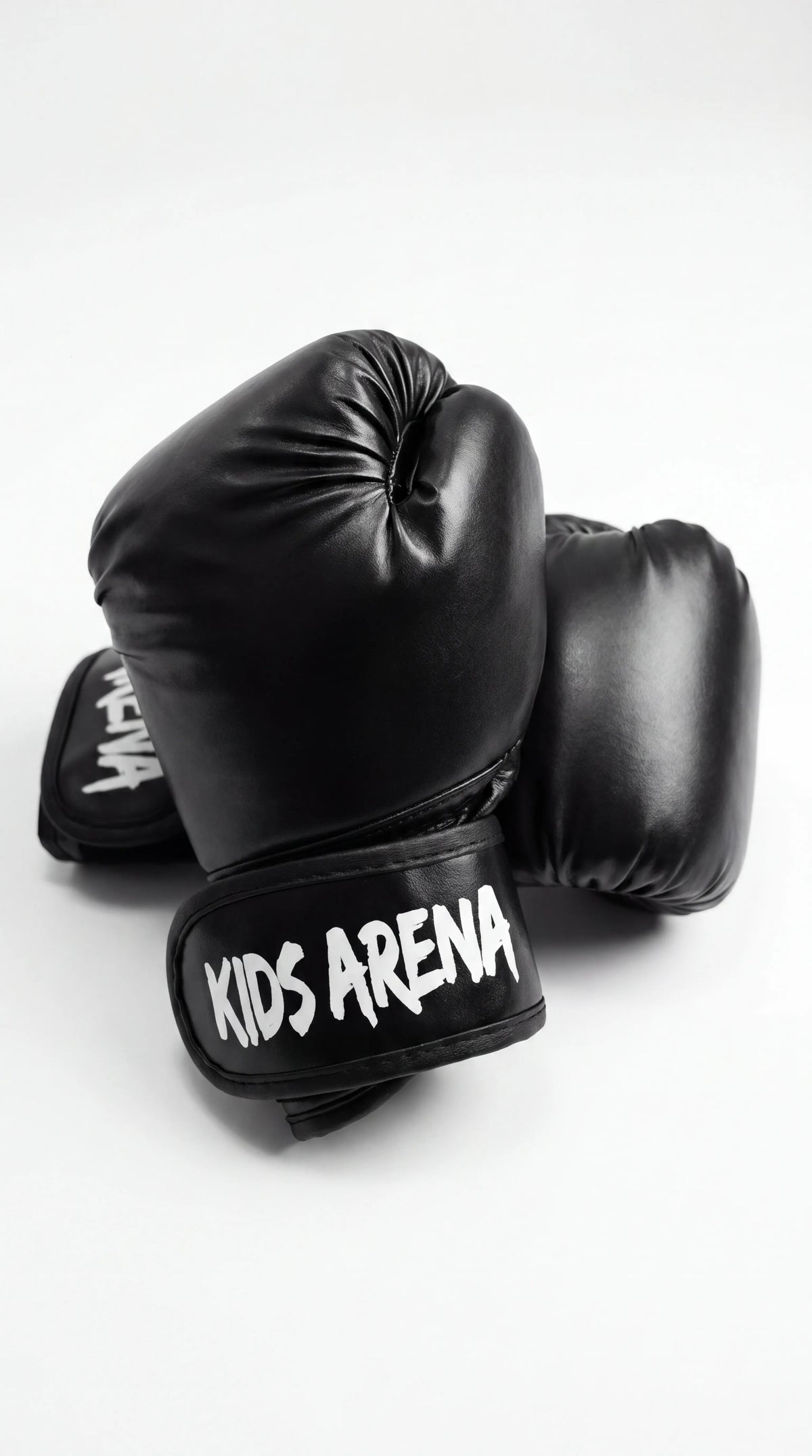 Zwarte bokshandschoenen voor kinderen met het Kids Arena logo