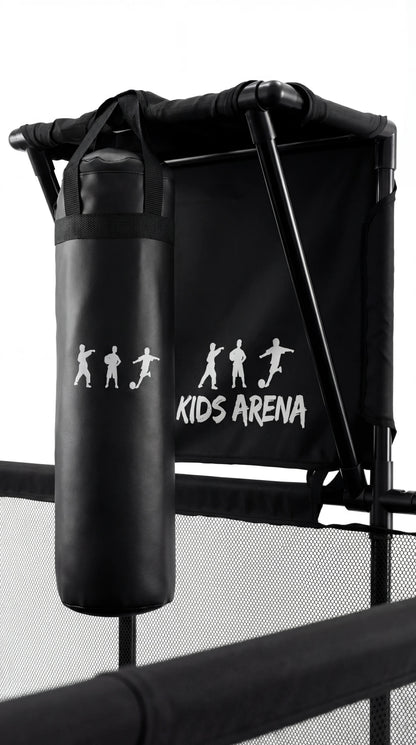 Mini-bokszak gemonteerd op het frame van de Kids Arena speelbox